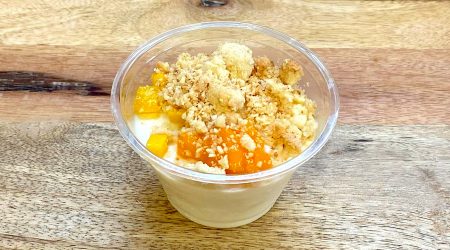 Panacotta à la mangue et crumble coco